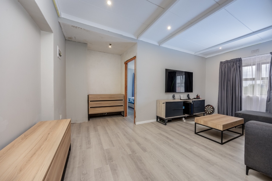 5 Bedroom Property for Sale in Rustdal Western Cape